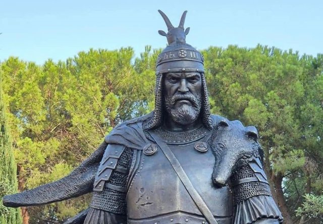 Historizimi, mitizimi dhe fetarizimi i Skënderbeut